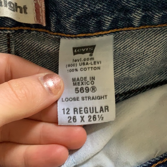 Levi denim shorts. High waisted. - Picture 3 of 3